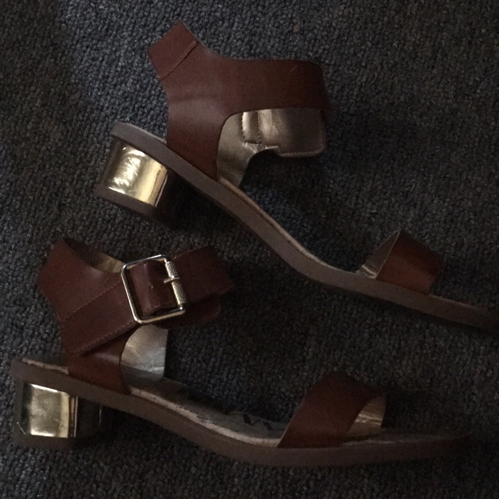 Cute sandals!👡 - Picture 2 of 5